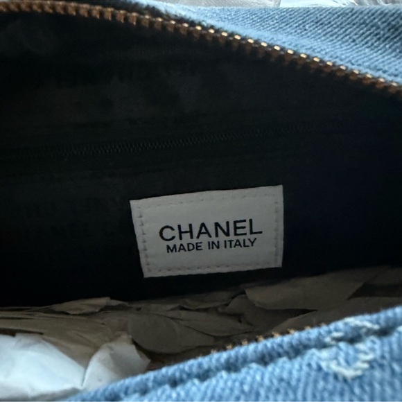 CHANEL GWP Set Denim Crossbody Bag, Dust Bag AND Chanel Card Pack NWT NIP 🔥 - Picture 5 of 15